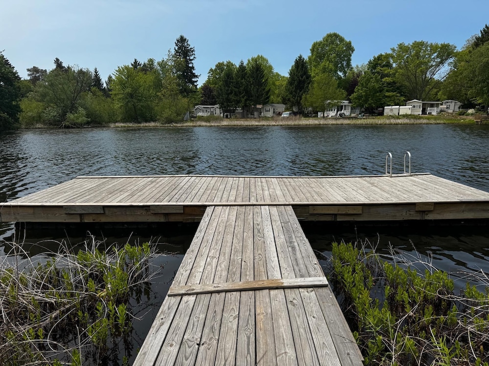 Timber Nest Goshorn Lake Dock, Pool, Town HOT Tub!