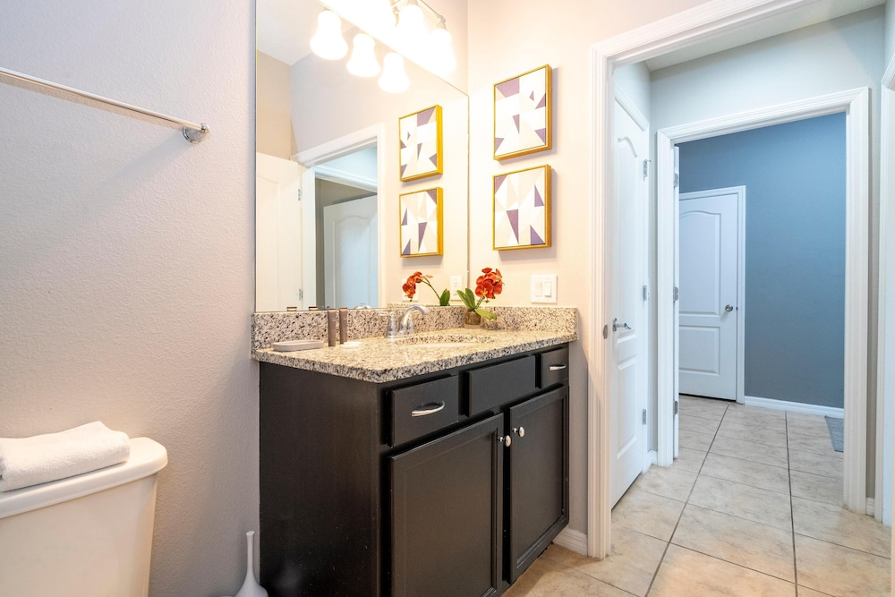 8822 GC - Fabulous 5BR Townhome: Pet Friendly