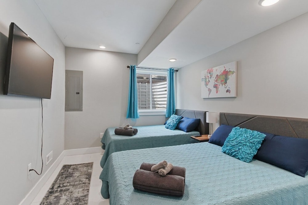 Luxury Roofdeck Retreat 4-bdrm Near Penn Chop