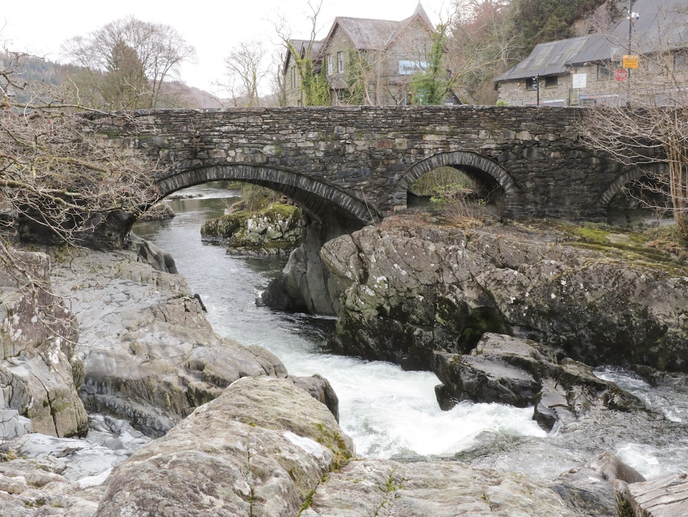 Bryn Derw Holiday Cottage