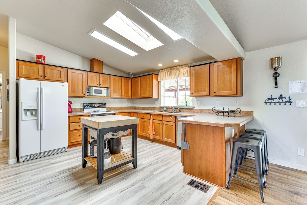 Morristown Home w/ Private Pool & Covered Patio!