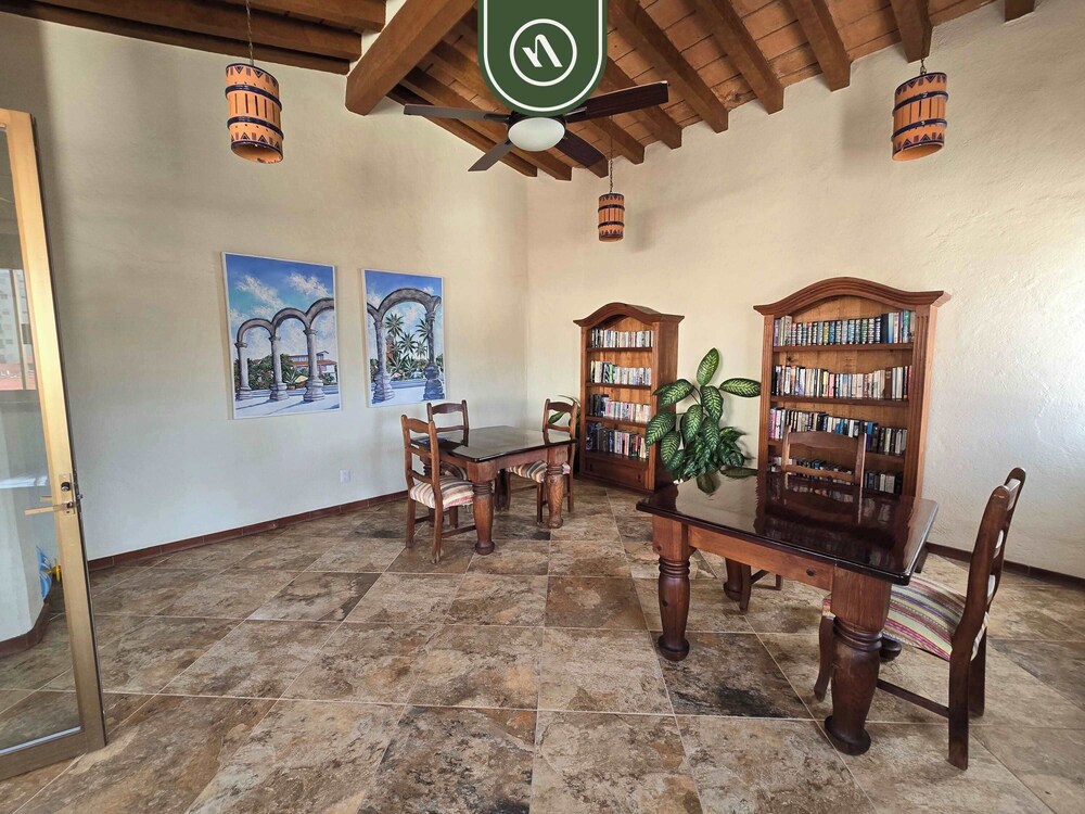 Ocean View 1Br Condo-balcony-beach-pool 406