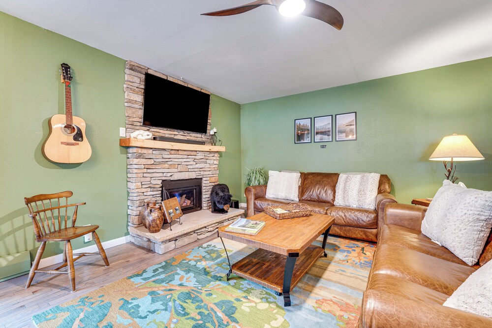 Private Hot Tub - Riverfront Cabin In Estes Park!