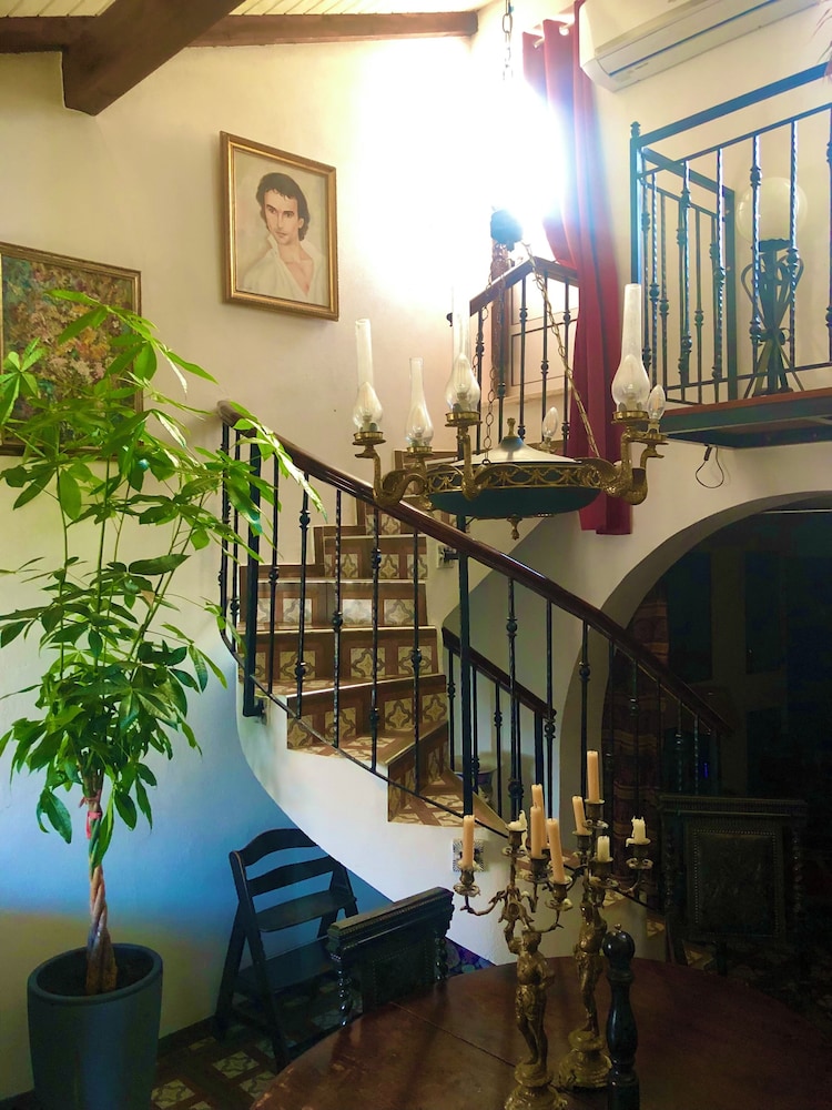 Cozy House Sleeps 2 With Pet Friendly Option