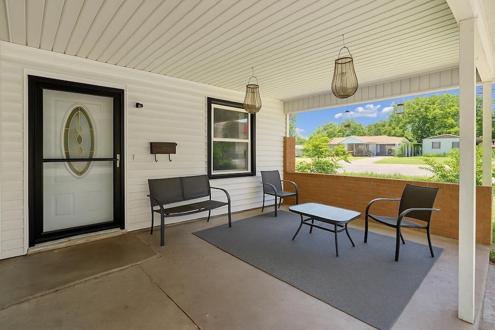 Cozy Temple Home Fenced Yard & Wi-fi 3 Bedroom Home