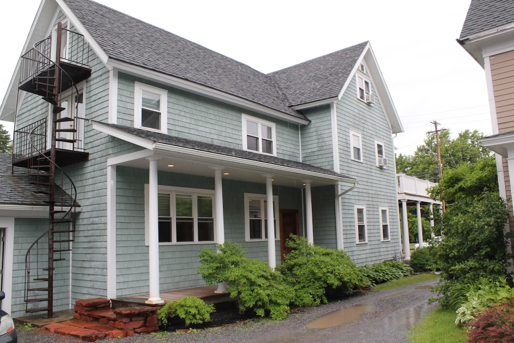 24 East Main Street B&B