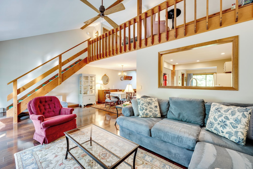Near Skiing & Hiking! North Conway Gem w/ Balcony