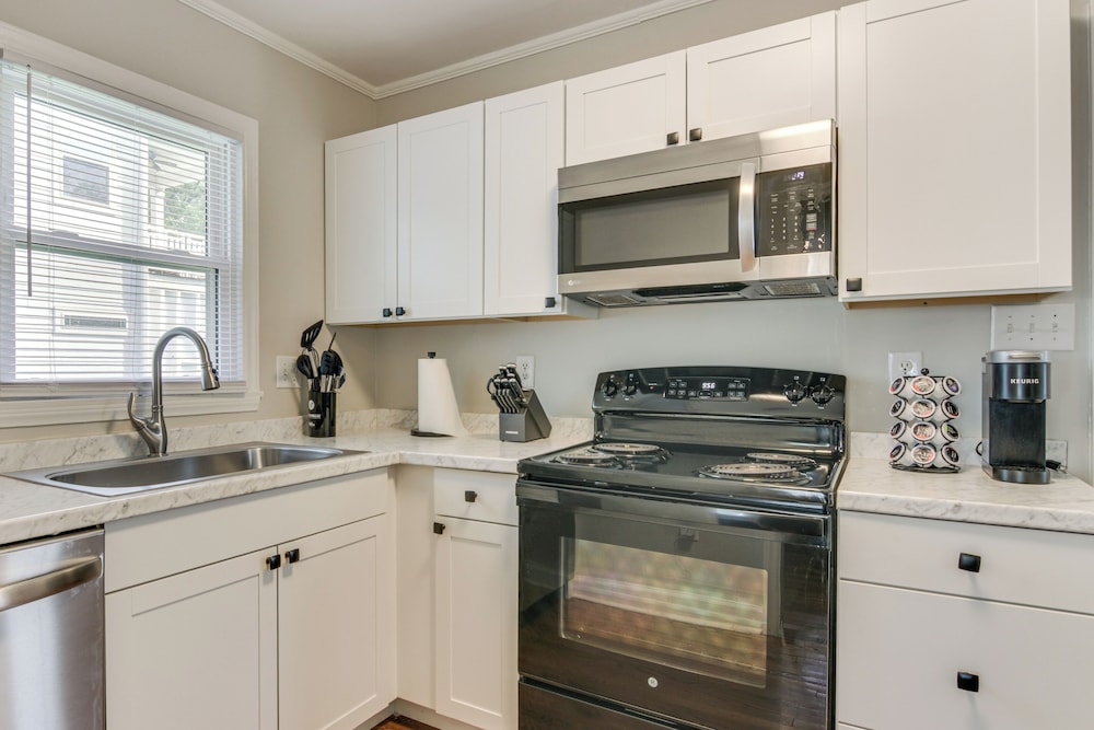 < 2 Mi to Uptown Charlotte: Home w/ Large Yard!