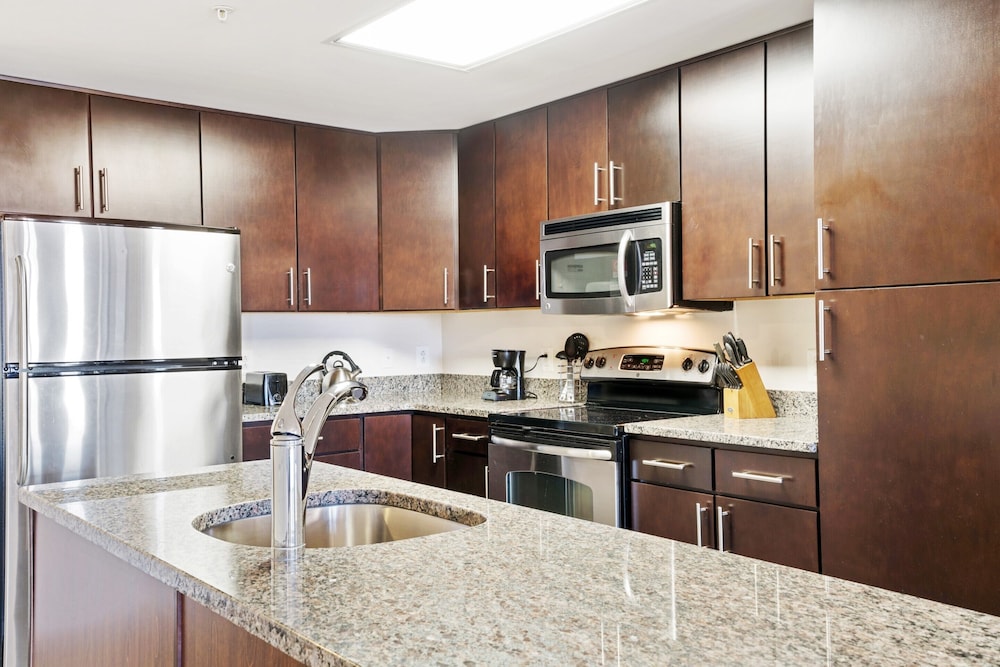 Global Luxury Suites at The Convention Center