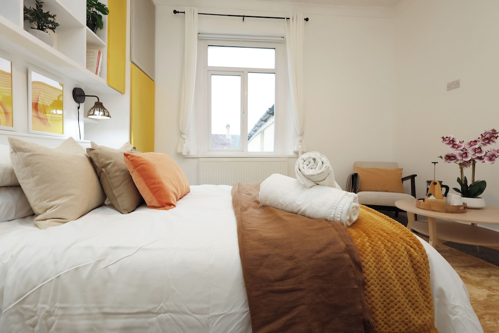 Cardiff Guesthouse & On-Street Parking