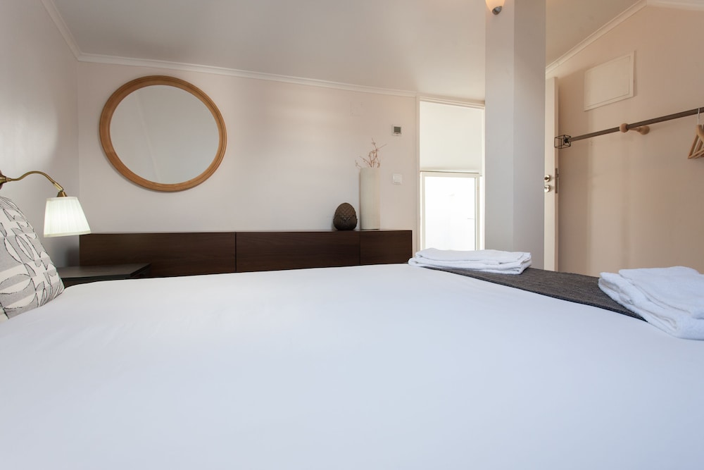 Liberty Penthouse Three-Bedroom Apartment - by LU Holidays