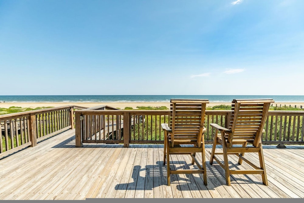 Superb Home With Private Walkover to Beach
