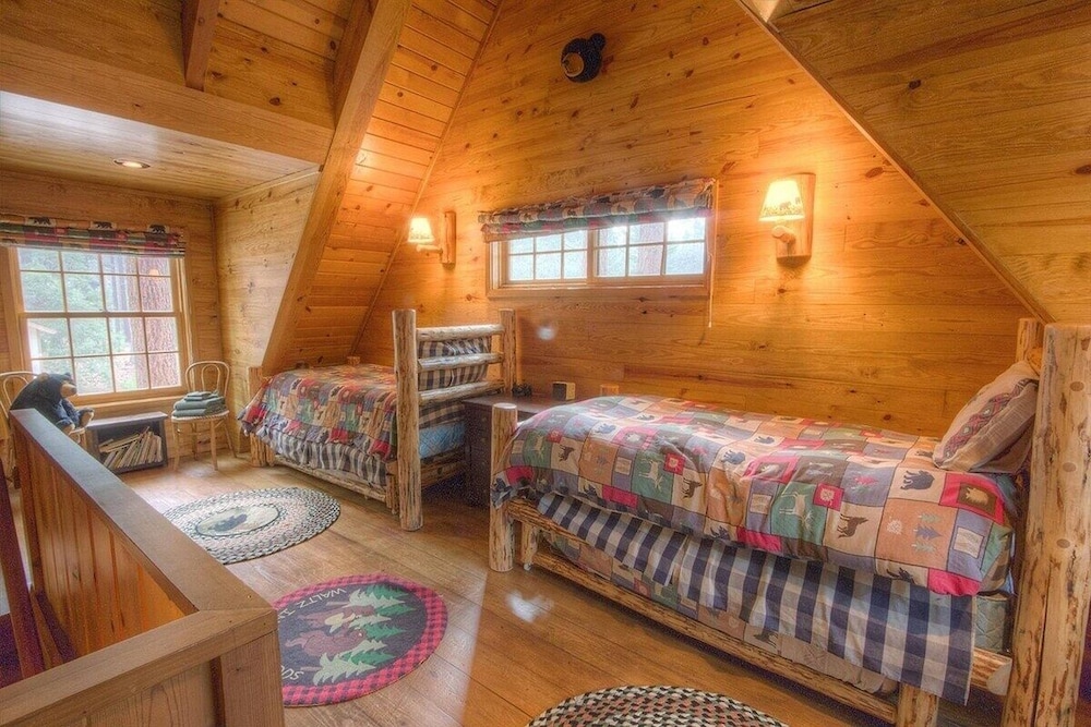 River Rock Retreat 4 Bedroom Home by RedAwning view 3