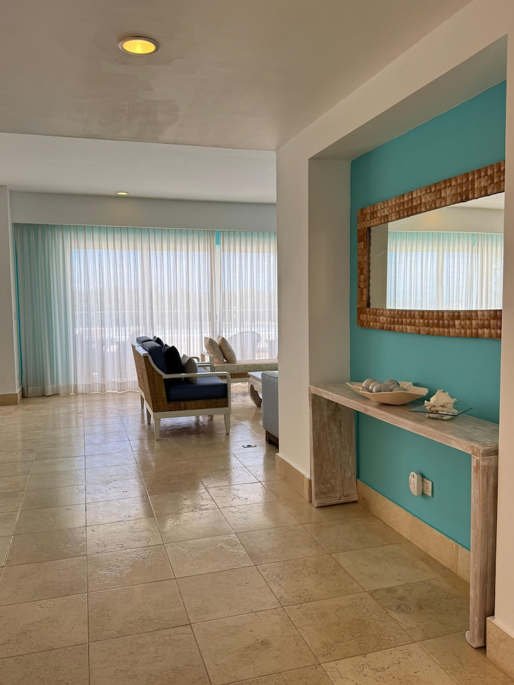 Apt w 2BR Ocean View Jacuzzi in Sotogrande