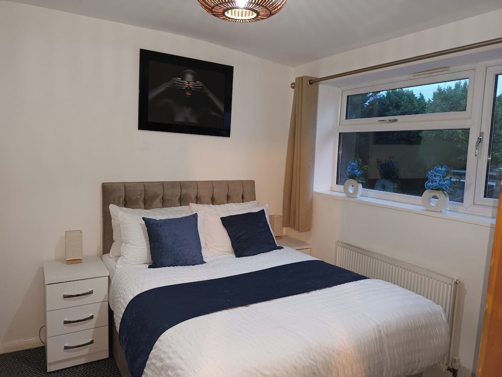 Spacious Birmingham House - 7 Guests -free Parking