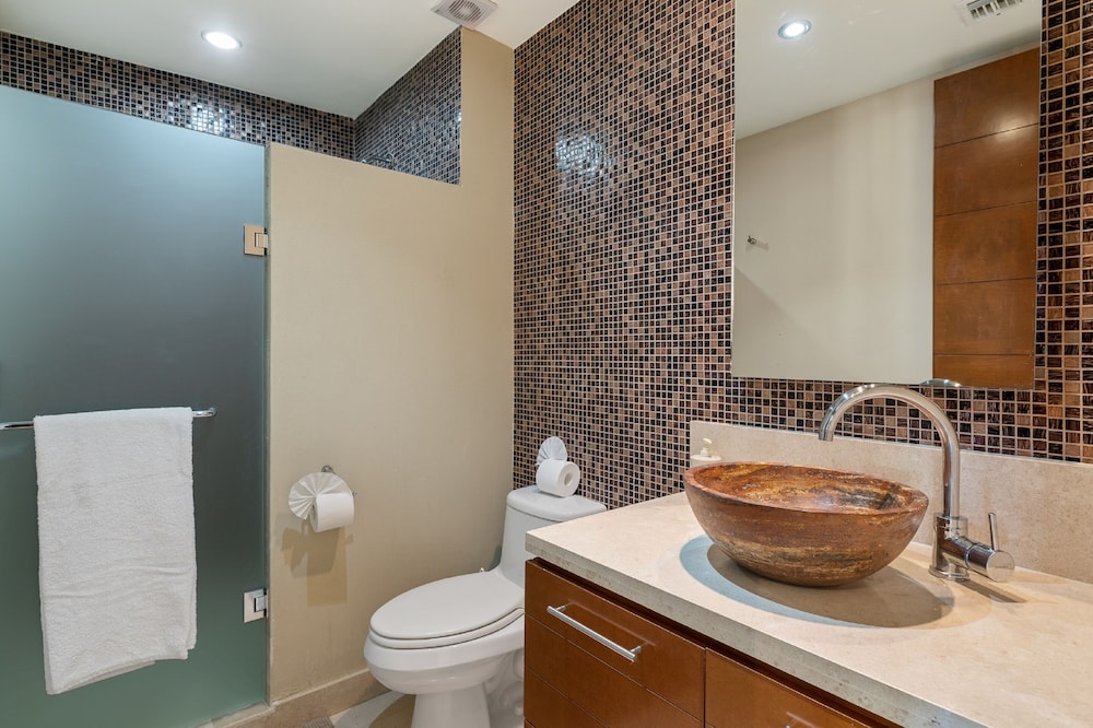 Encanto Living 0403 -1BR by Kivoya