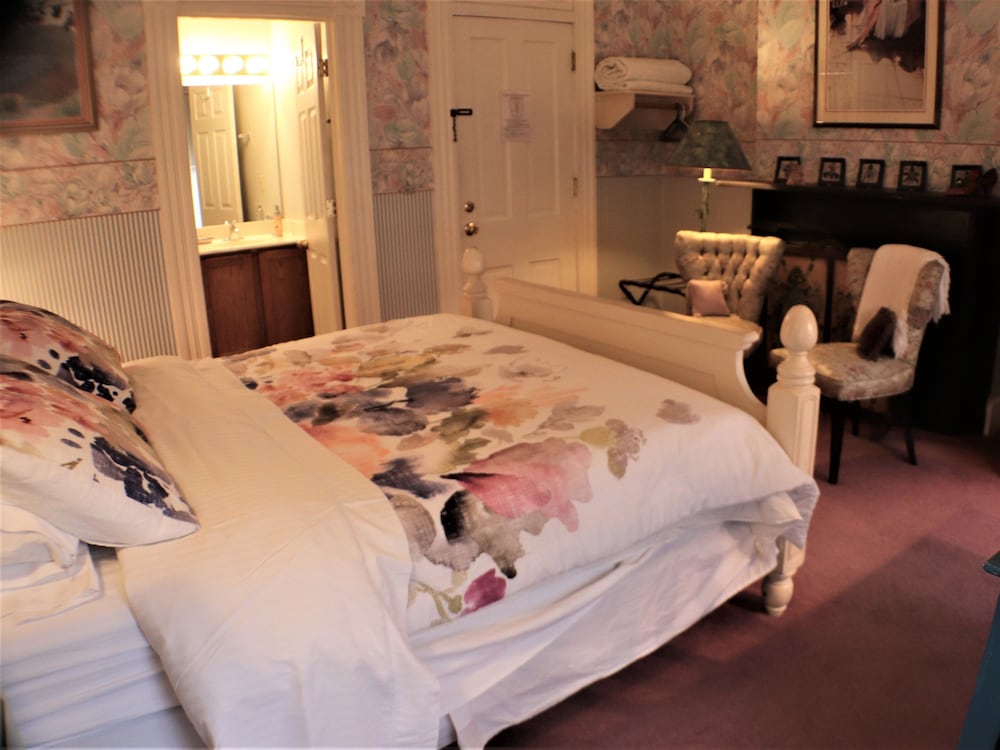 The Lincoln Short North B&B