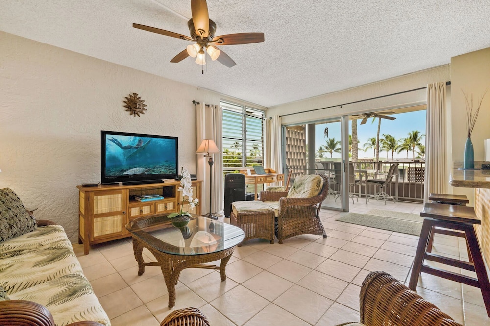 Top Floor With Ocean Views - Convenient Location - Vrkcv