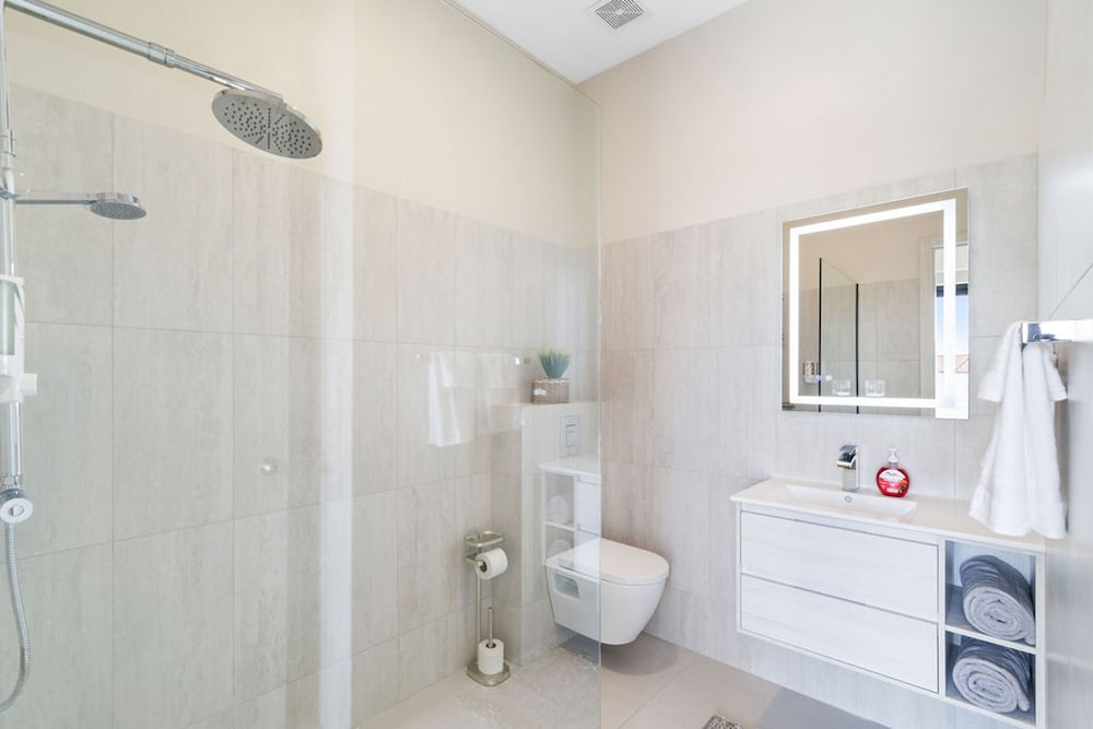 High-end Villa Walk to Beach Pool Ocean View