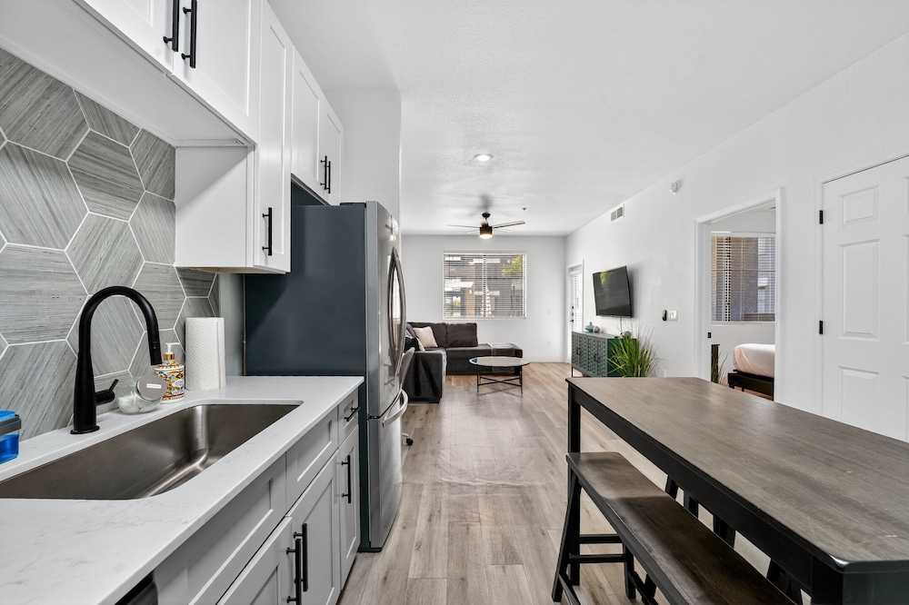 Chic 1br At Westgate Pool, Gym & Stadium Fun 1 Bedroom Apts