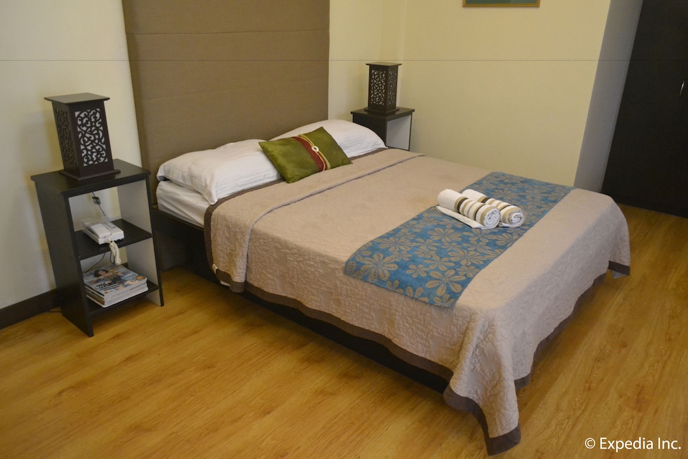 Twin Pines Suites