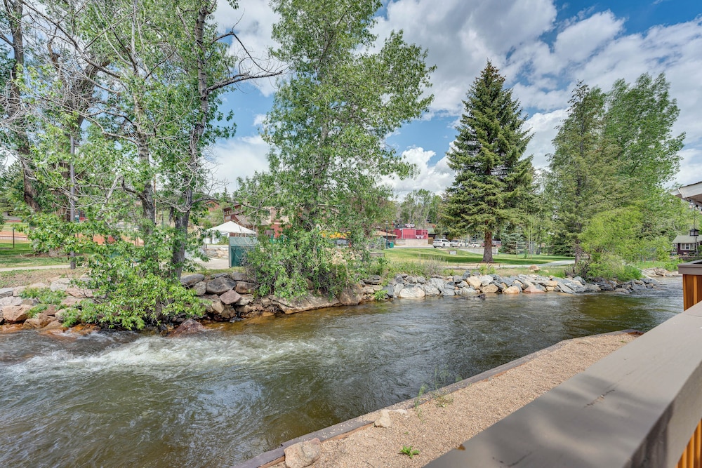 Private Hot Tub - Riverfront Cabin In Estes Park!