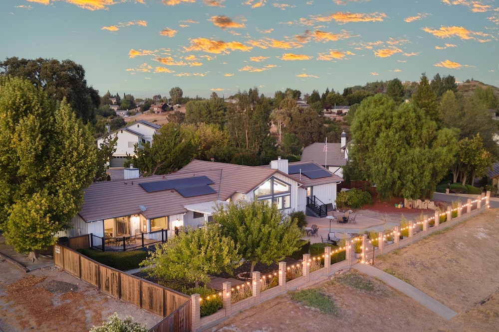 Paso Vista Bella by Avantstay Luxe Group Escape w Wine Country Views
