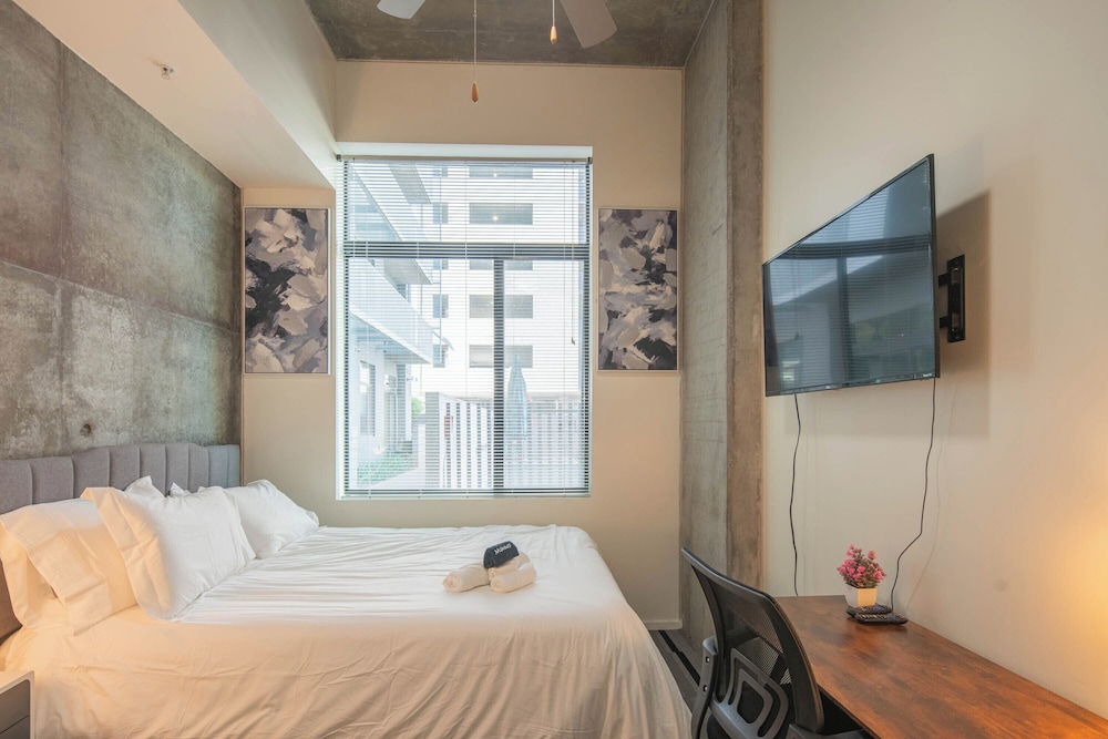 ROVE LIVING/KL - Roosevelt Point