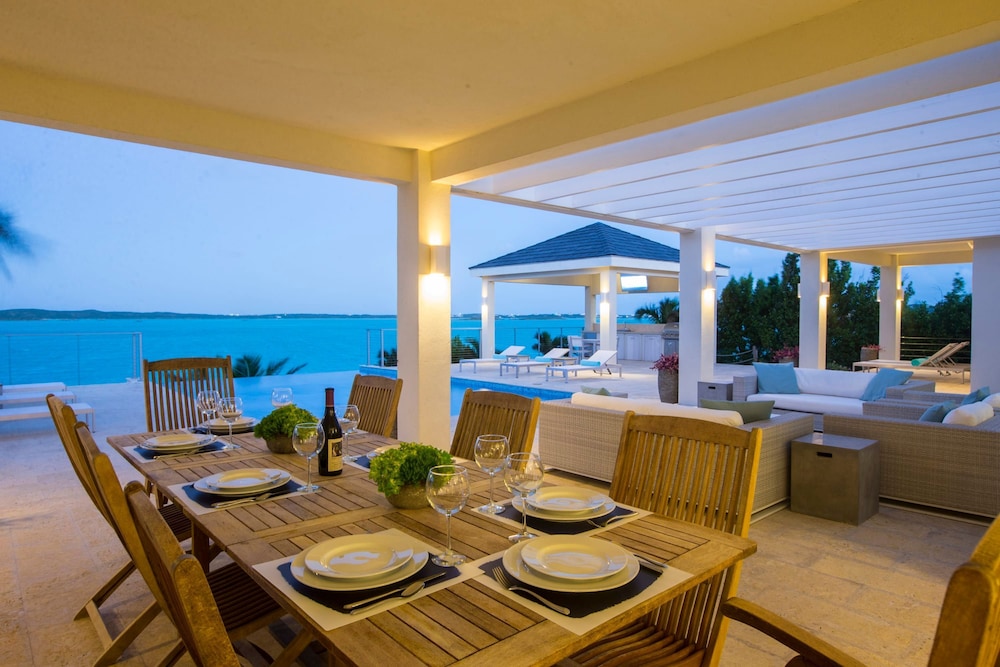 5 BR Waterfront Villa On Chalk Sound Blue Water