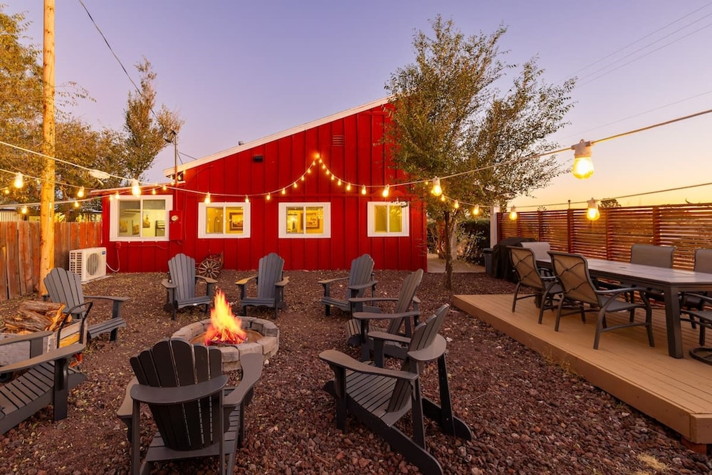 Grand Canyon Adventure Base 4BR Home With Games