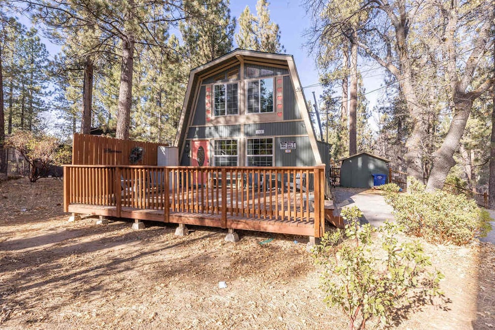 Blissful Mountain Cabin hot tub Fire pit More