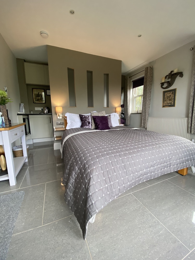 Downton Lodge Country B&B