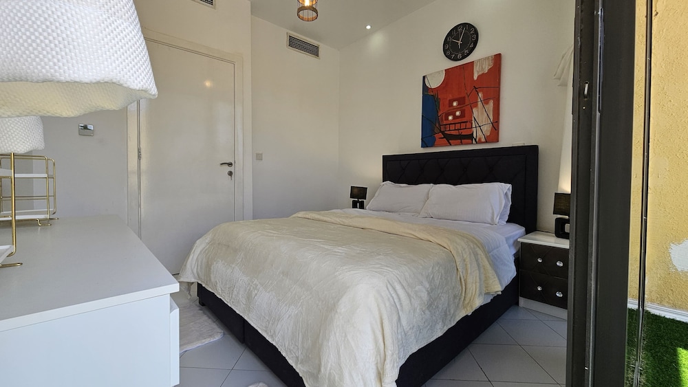Dubai- 1bhk Villa Townhouse