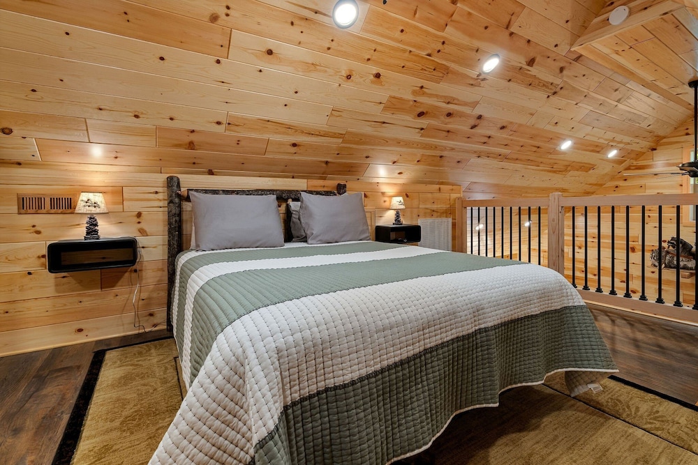Cabin On A Hill 2 Bedroom Cabin