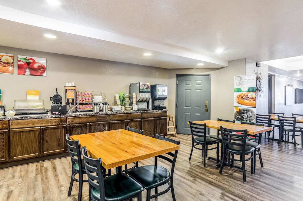 Buffalo Vacations - Quality Inn - Property Image 7
