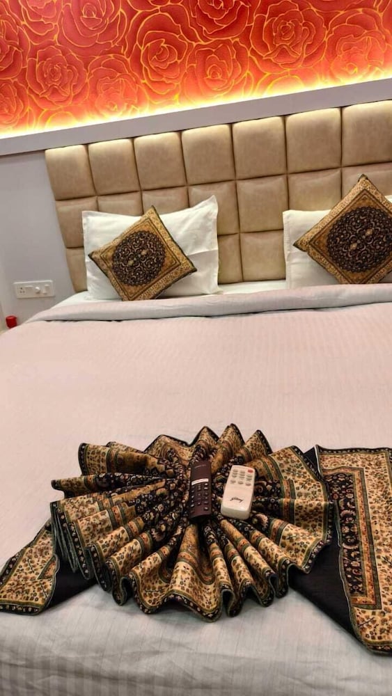 Hotel Radharani Palace