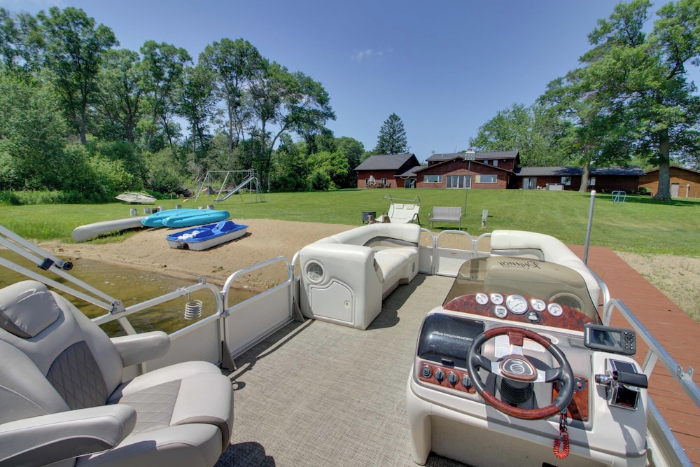 Lakefront Home on 17 Acres: 9 Mi to Dtwn Brainerd!