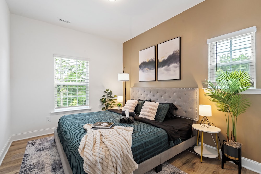 Luxe 3BR Townhouse to Uptown Charlotte