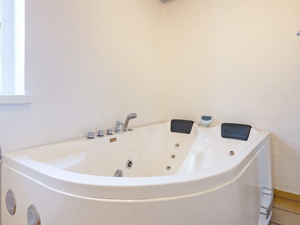 6 Person Holiday Home in Nykobing M view 4