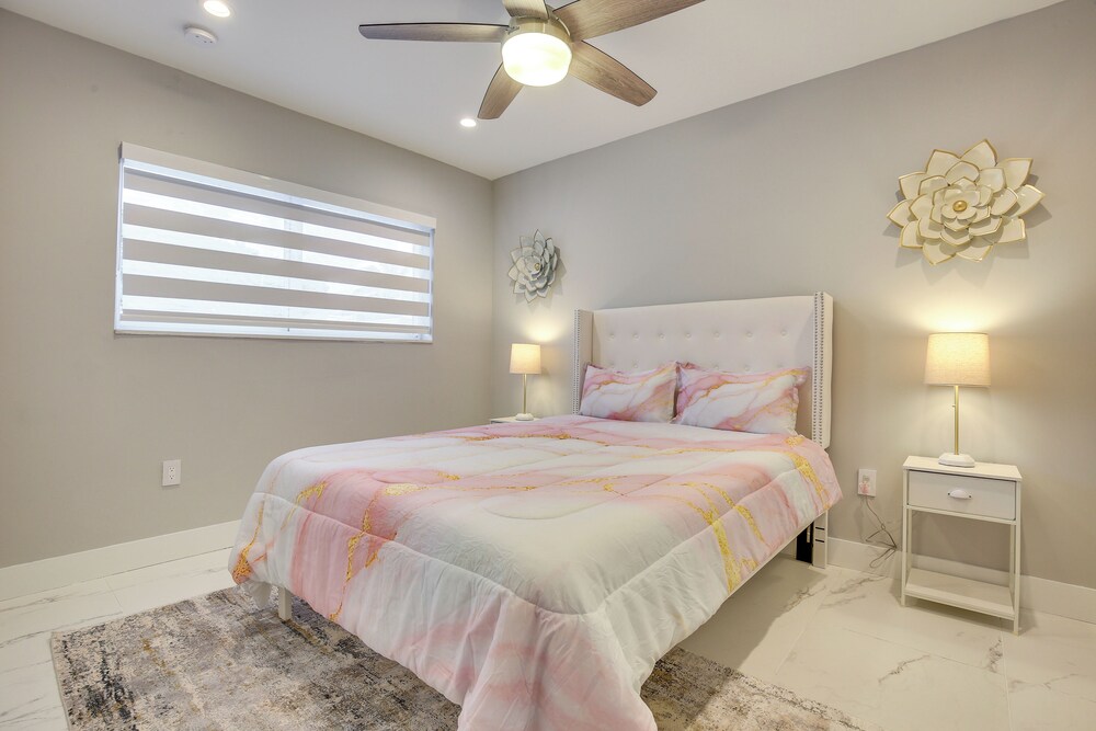 Chic North Miami House ~ 7 Mi to Hard Rock Stadium