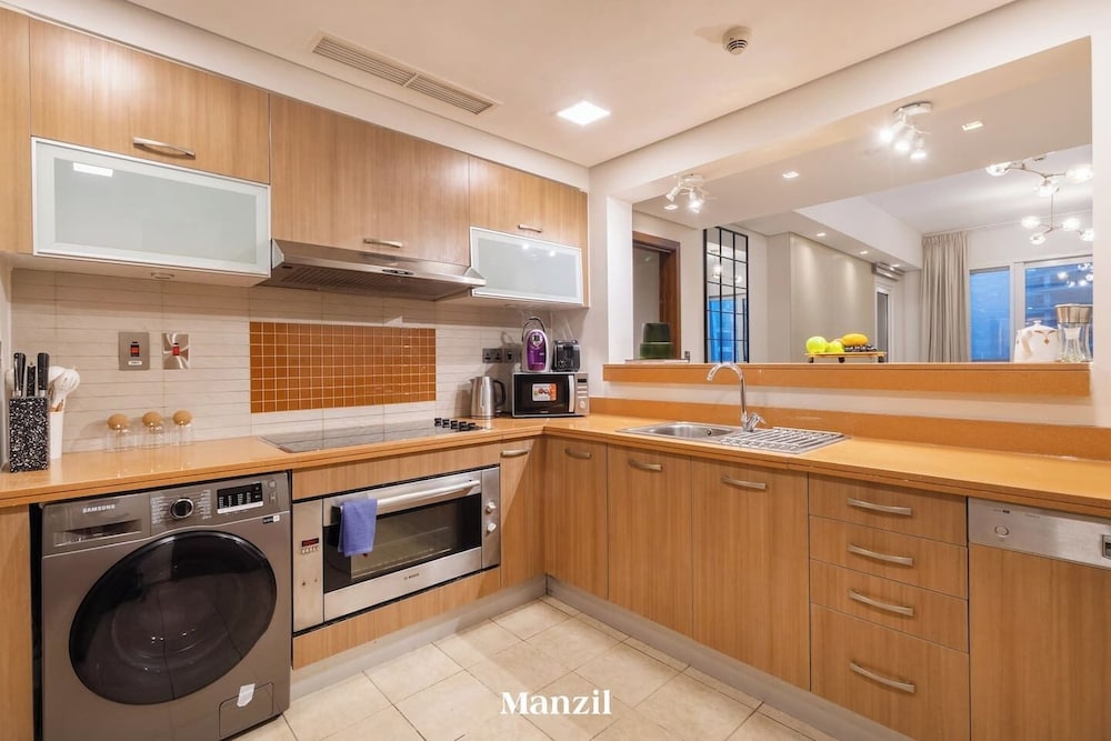 2BR Maid Enjoy Sea Views Palm Jumeirah