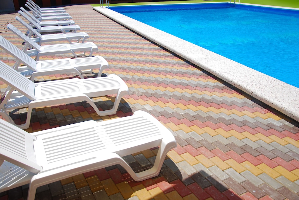 Peak Season Hotel