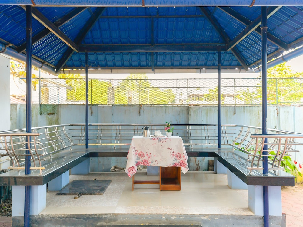 OYO 11529 Diamond Residency