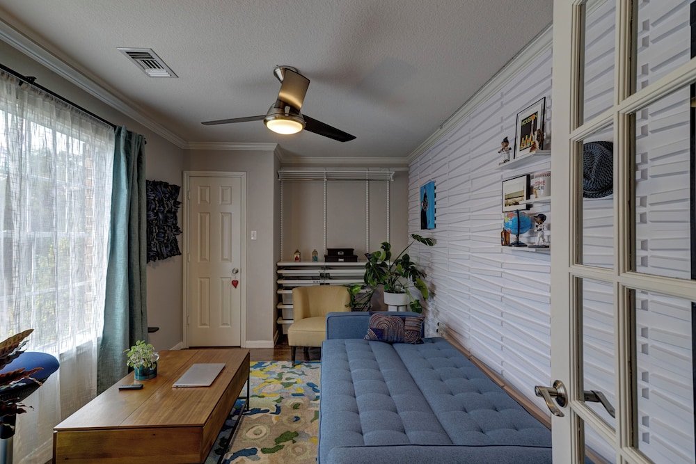 Spring Branch Haven - Cozy 3BR Oasis, Pet Friendly - Image 3