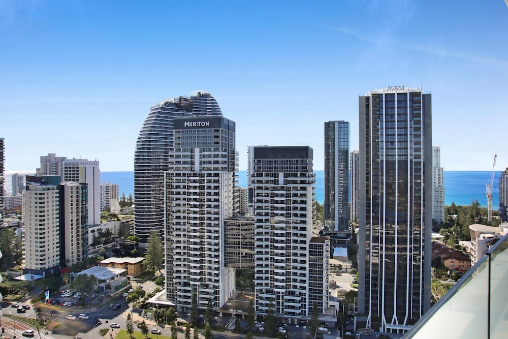 Elegant 2-bed Broadbeach Hotel With Ocean View