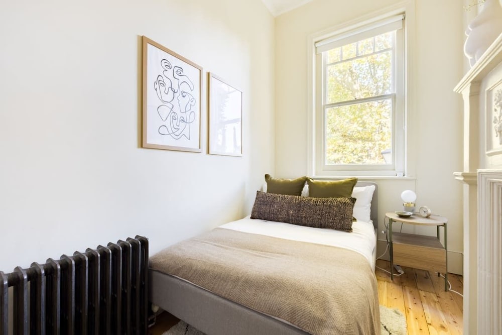 The Abinger Place - Inviting 2bdr House With Study Room & Garden
