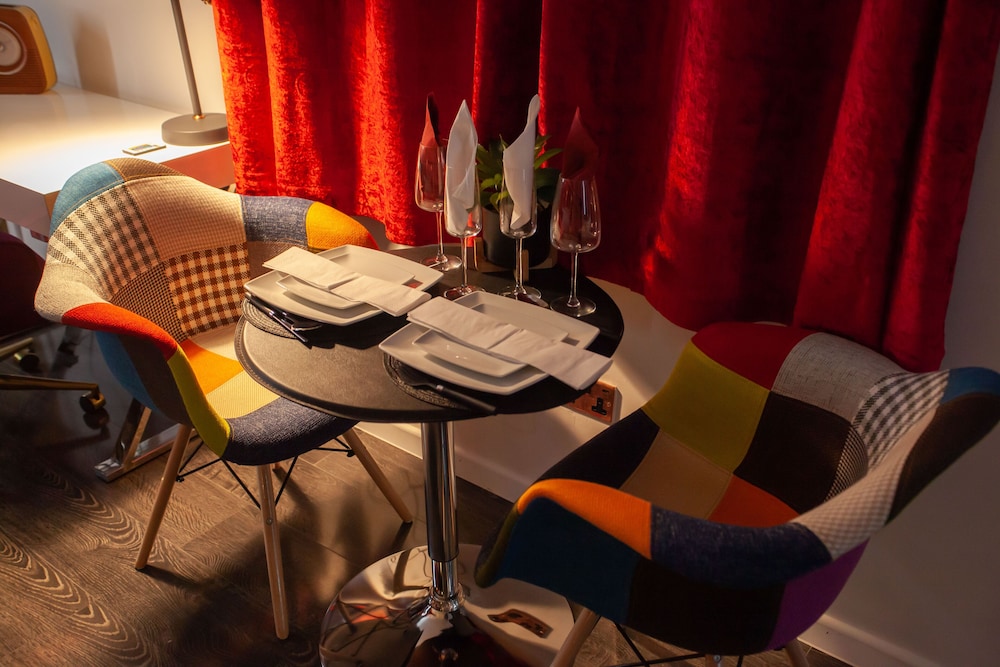 Captivating 1-bed Apartment in Birmingham view 3