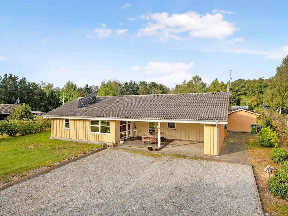 5 Star Holiday Home in Hals