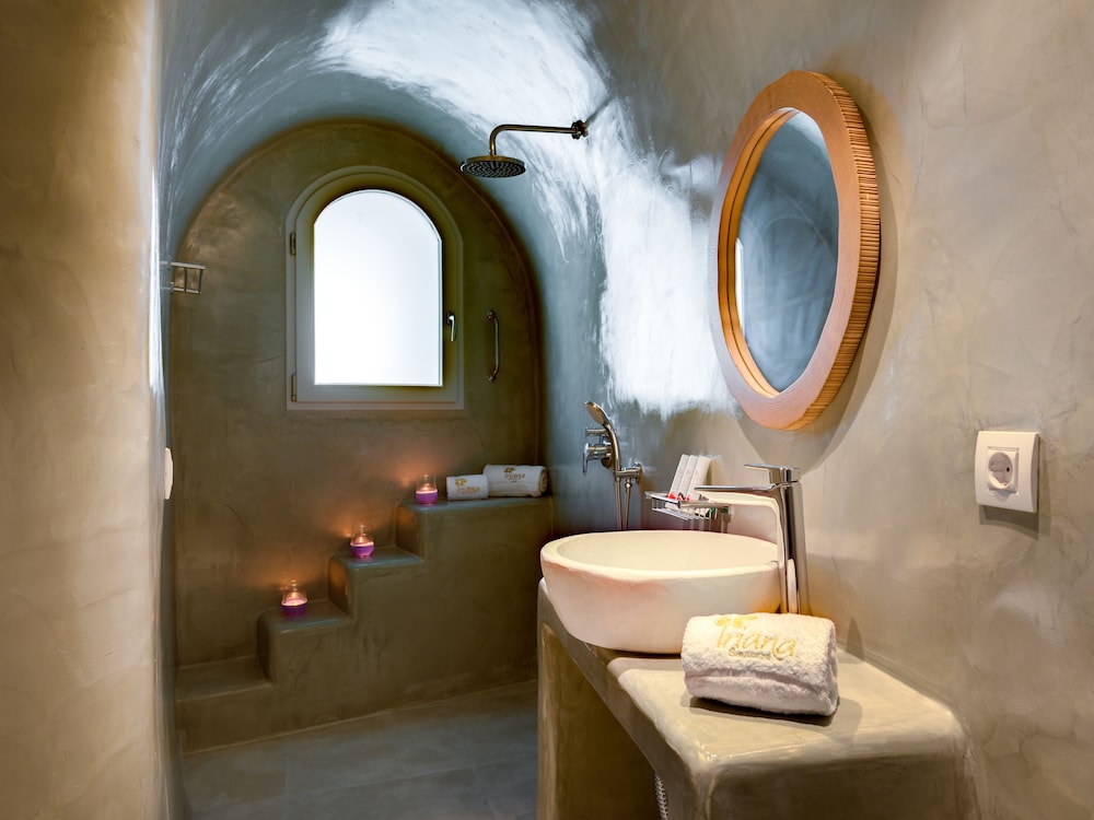 Iriana Suites