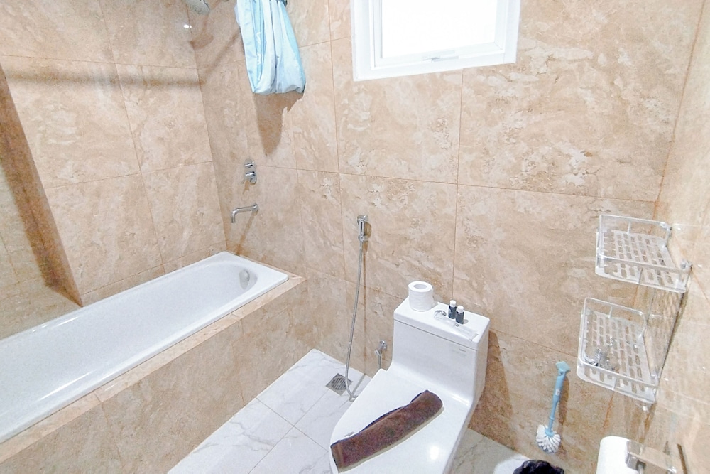 Spacious 2Br With Extra Room At Grand Sungkono Lagoon Apartment